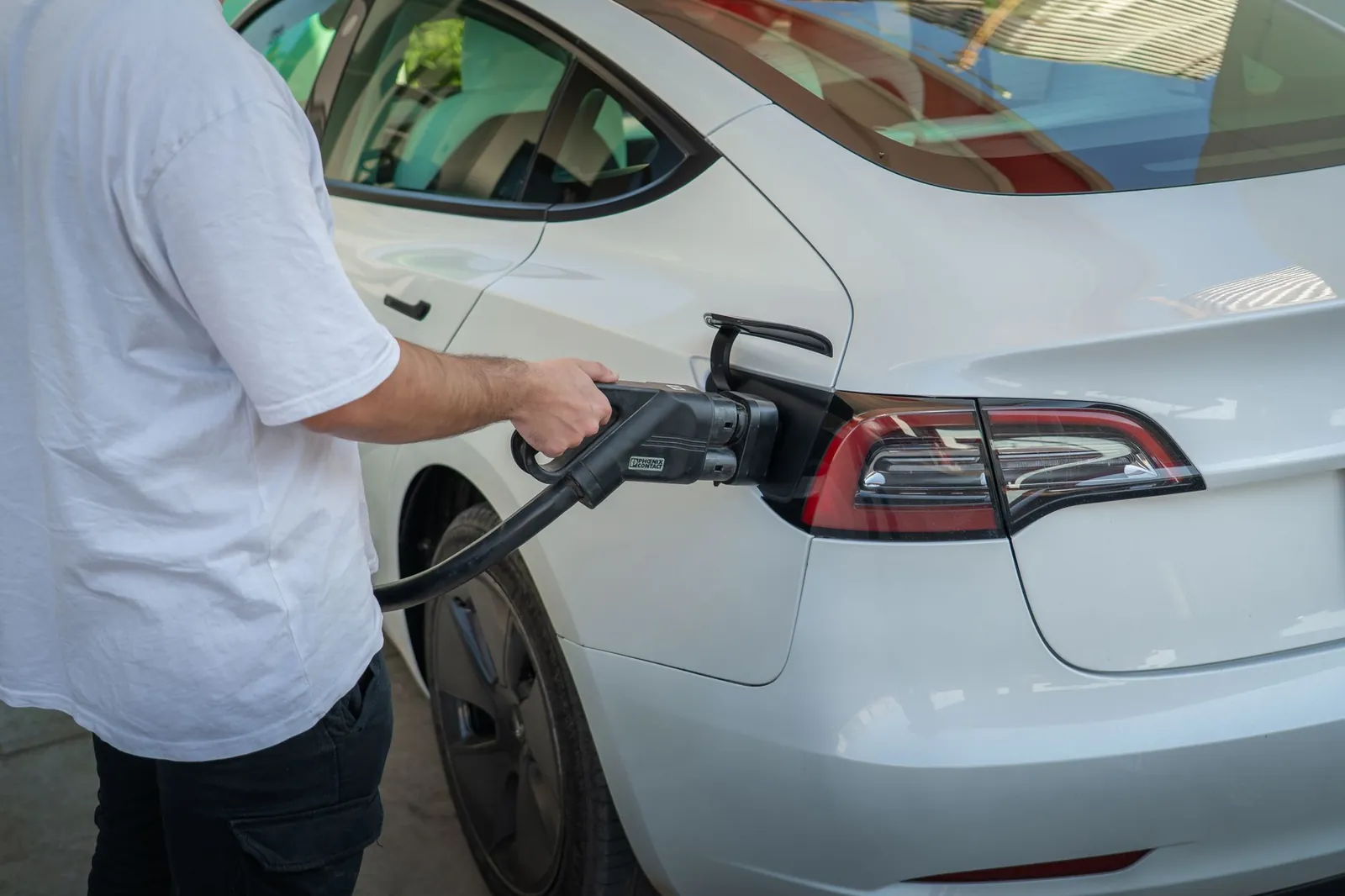 Rabais et règles de recharge des VÉ en C.-B. 2026 : guide complet