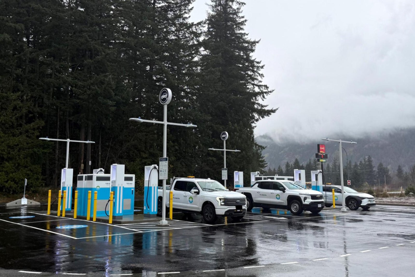 BC Hydro Opens 350 kW EV Charging Hub in Hope