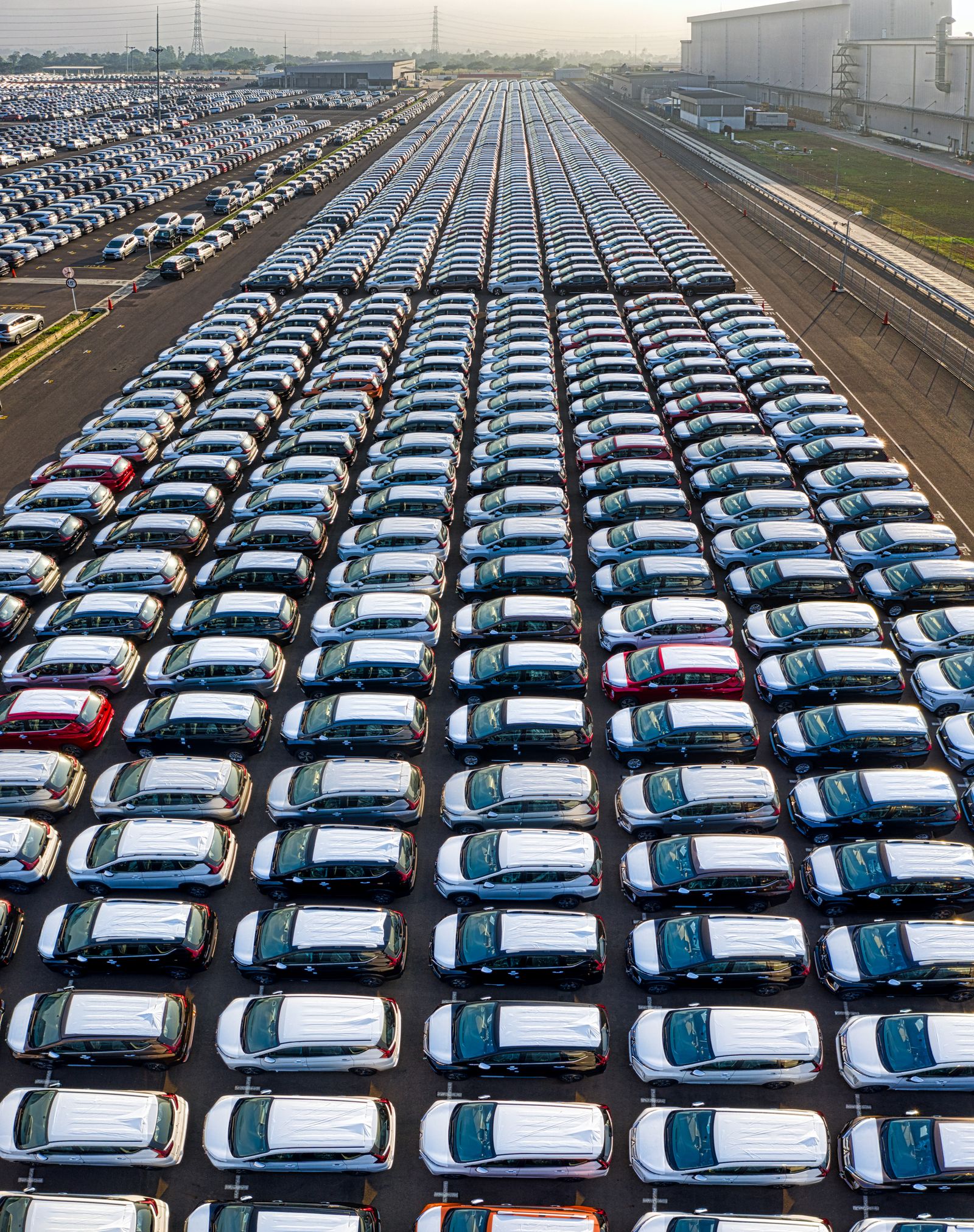 Seulement 35% des Canadiens appuient les quotas de vente de véhicules électriques, selon un sondage interne fédéral