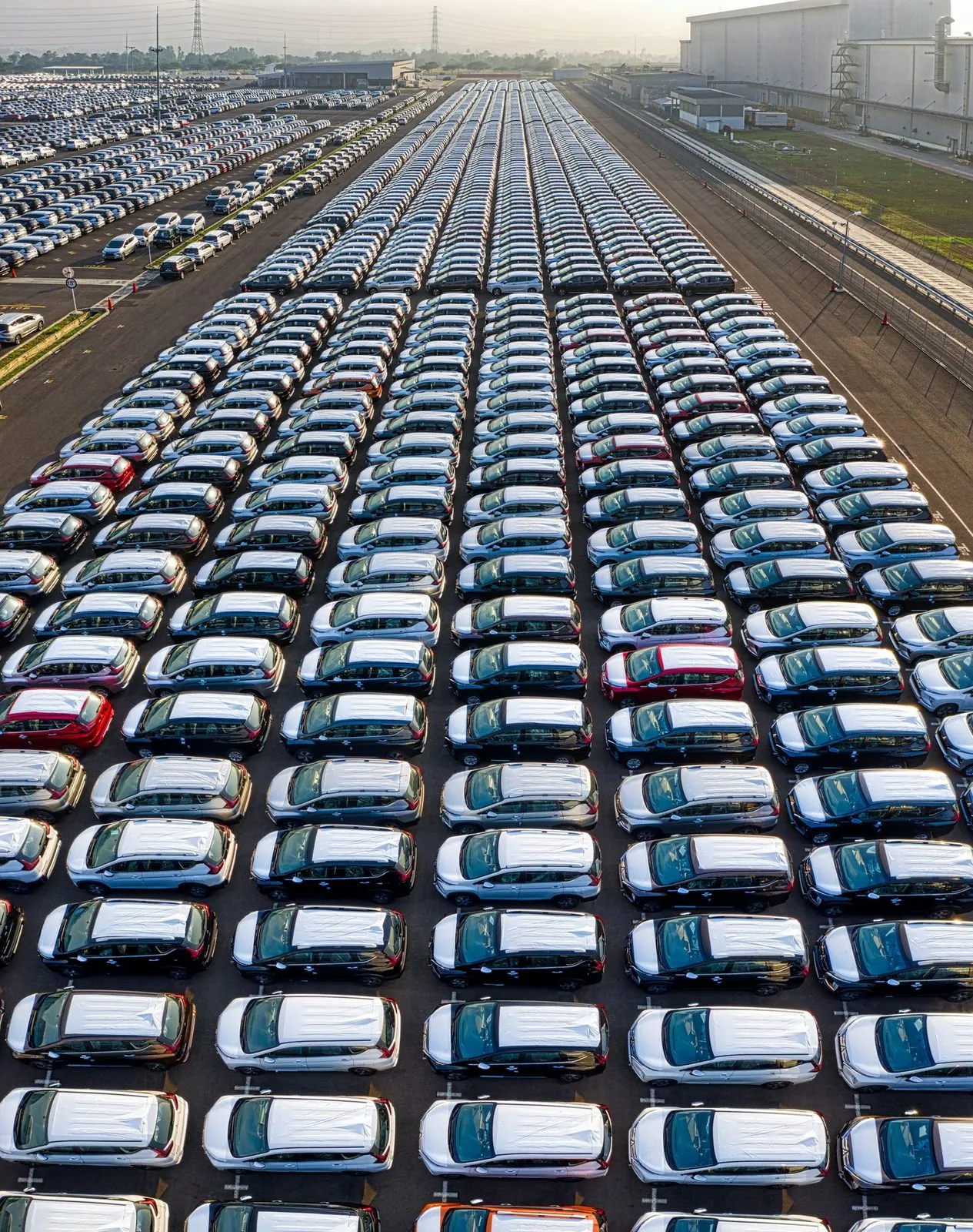 Only 35% of Canadians Support EV Sales Quotas, Internal Federal Poll Finds