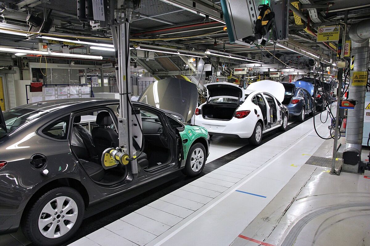 La fabrication canadienne de VÉ : les usines de l'Ontario et du Québec qui construisent voitures électriques et batteries