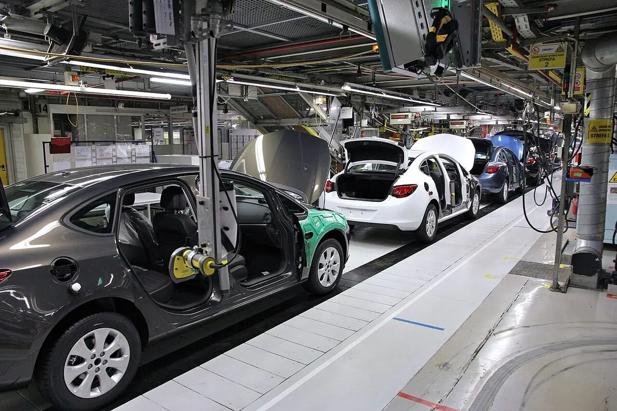Canadian EV Manufacturing: Ontario and Quebec Plants Building Electric Cars and Batteries