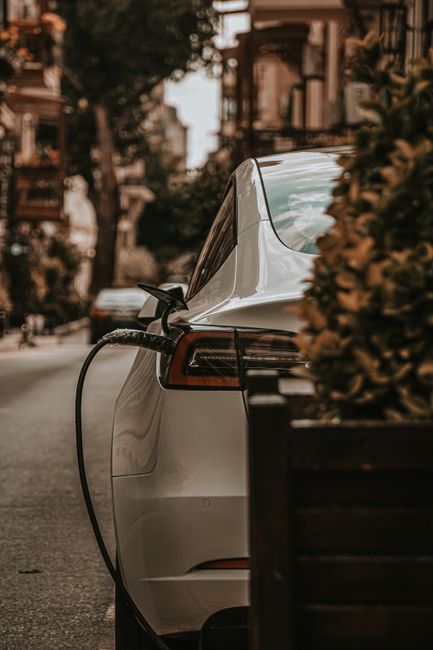 Recharge de VÉ en condo et en appartement au Canada 2026 : règles et droits