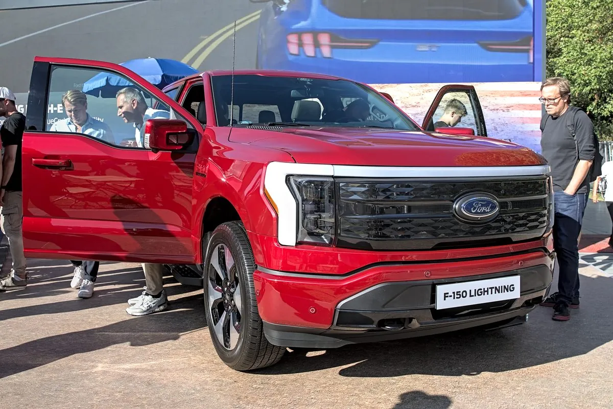 Electric Trucks in Canada 2026: F-150 Lightning, Rivian, and What Is Available