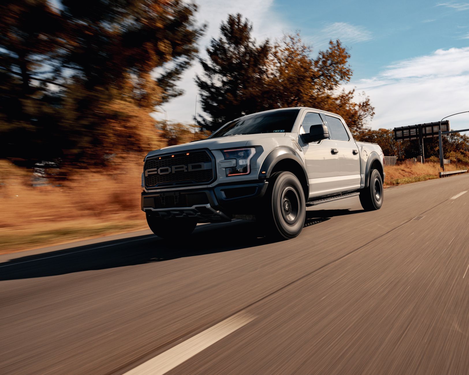 Les camions électriques au Canada 2026 : F-150 Lightning, Rivian R1T et ce qui est réellement disponible