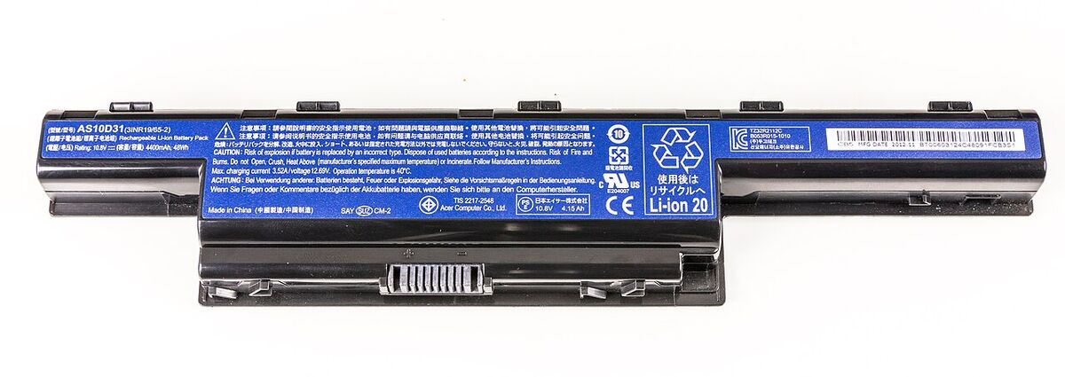 Les camions électriques dans la partie alors qu'une nouvelle usine de batteries lithium-ion appuyée par Trump prend forme