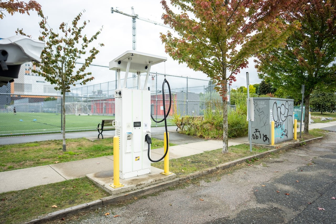 Le vol de cuivre frappe les bornes de recharge canadiennes alors que le métal atteint un record de 20,99 $/kg