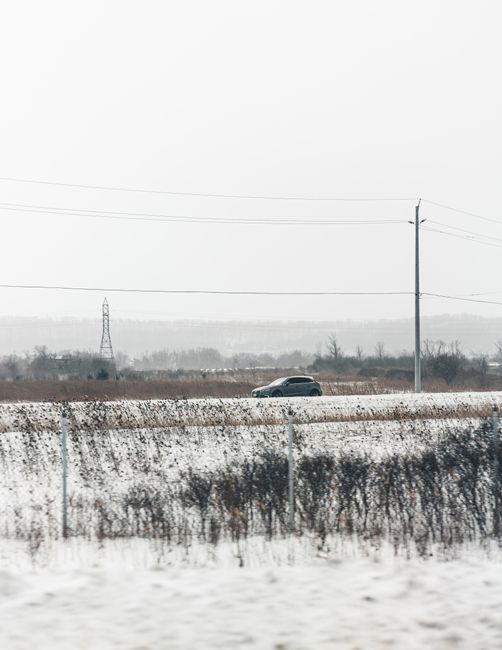 VÉ et froid hivernal en Ontario 2026 : autonomie, pneus et conseils de conduite hivernale