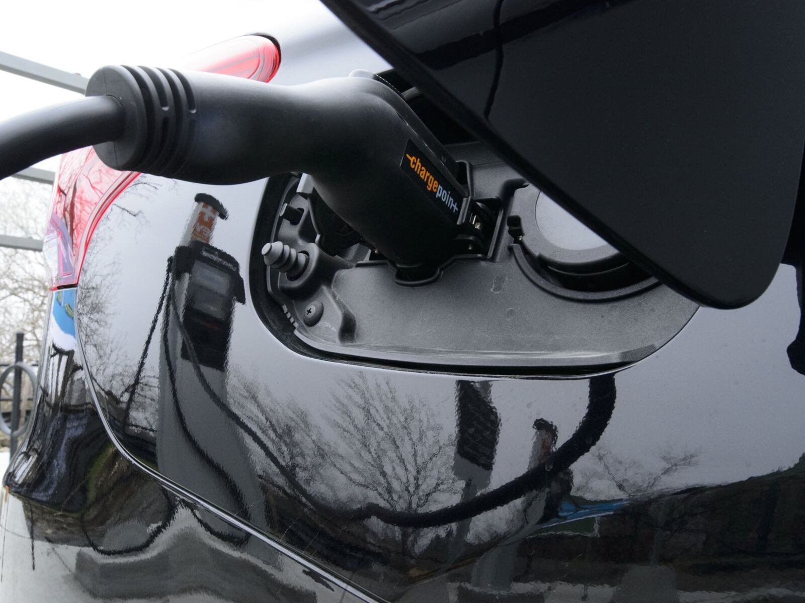 Hybrid Registrations Up 39.5%, Battery Electric Up 37.4% as Oil Passes US$100 — StatsCan