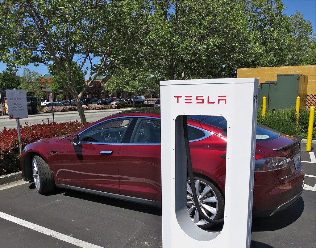 Voyage routier en VÉ au Canada 2026 : meilleurs itinéraires et conseils de recharge