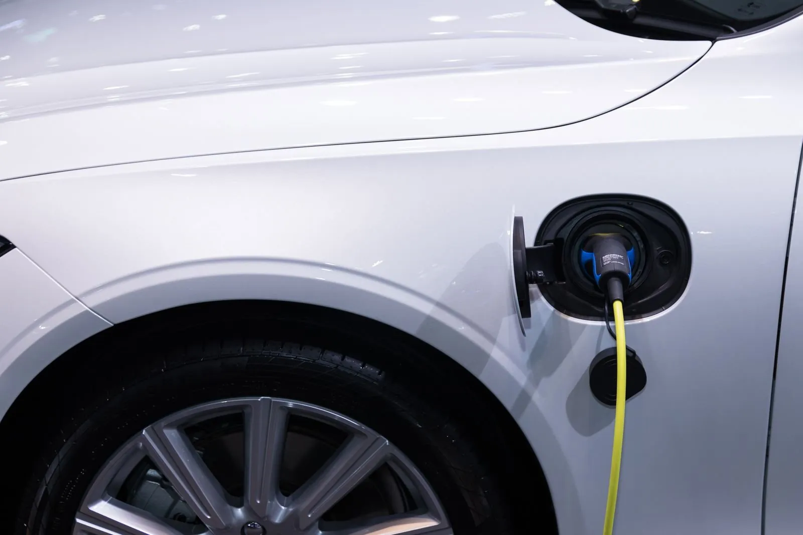 Canada's $5,000 EV Rebate Shrinks to $4,000 in 2027 — Transport Canada's Step-Down Schedule, Explained