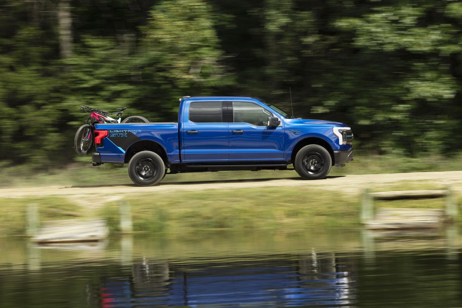 Ford Cancels Pure-Electric F-150 Lightning, Will Build EREV Successor in Michigan