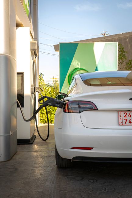 FortisBC ajoute des bornes rapides de 180 kW à Kelowna et Rock Creek