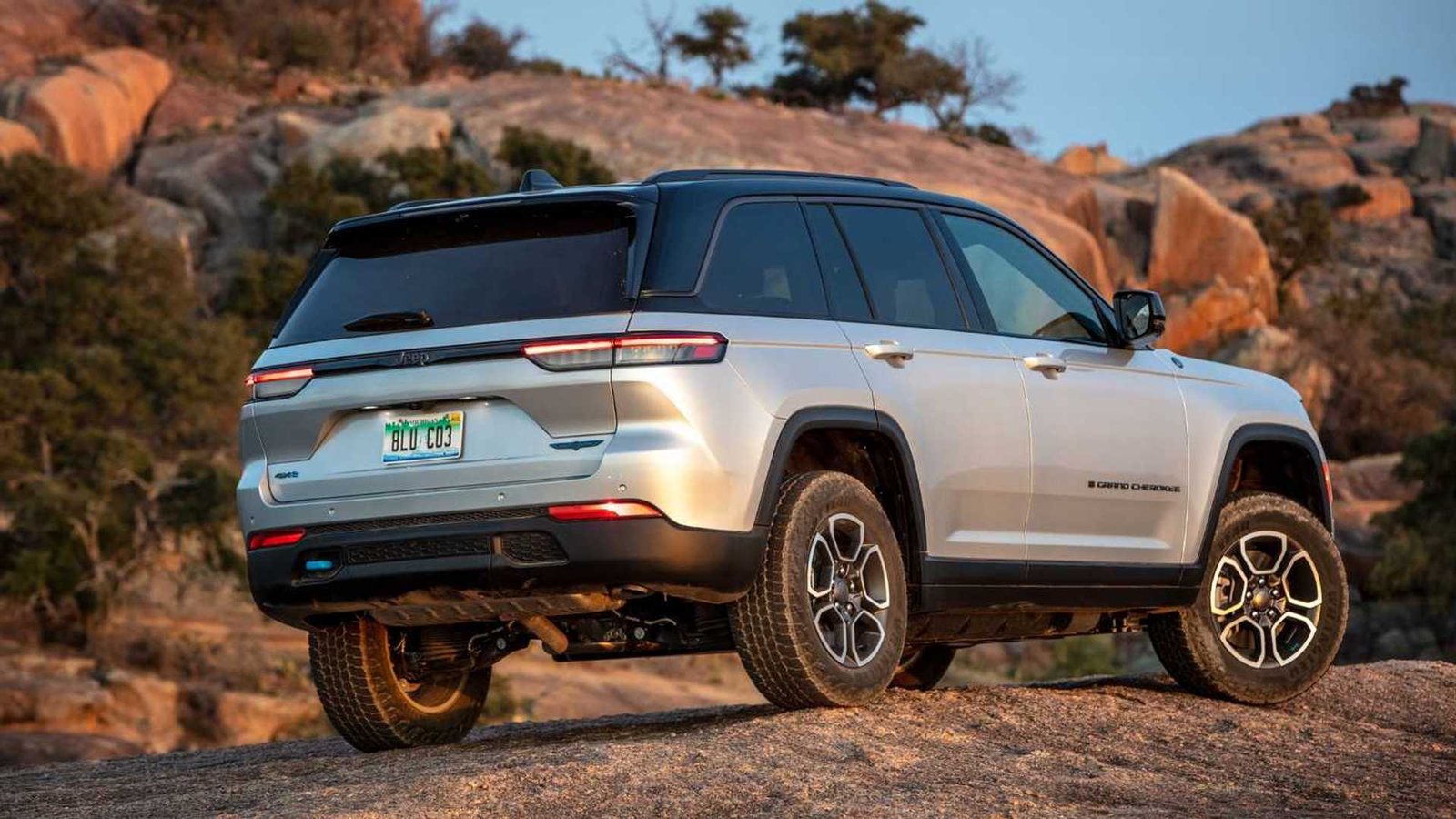 Jeep rappelle 328 381 Grand Cherokee pour des ressorts hélicoïdaux arrière — troisième correctif pour le même problème, 4xe inclus