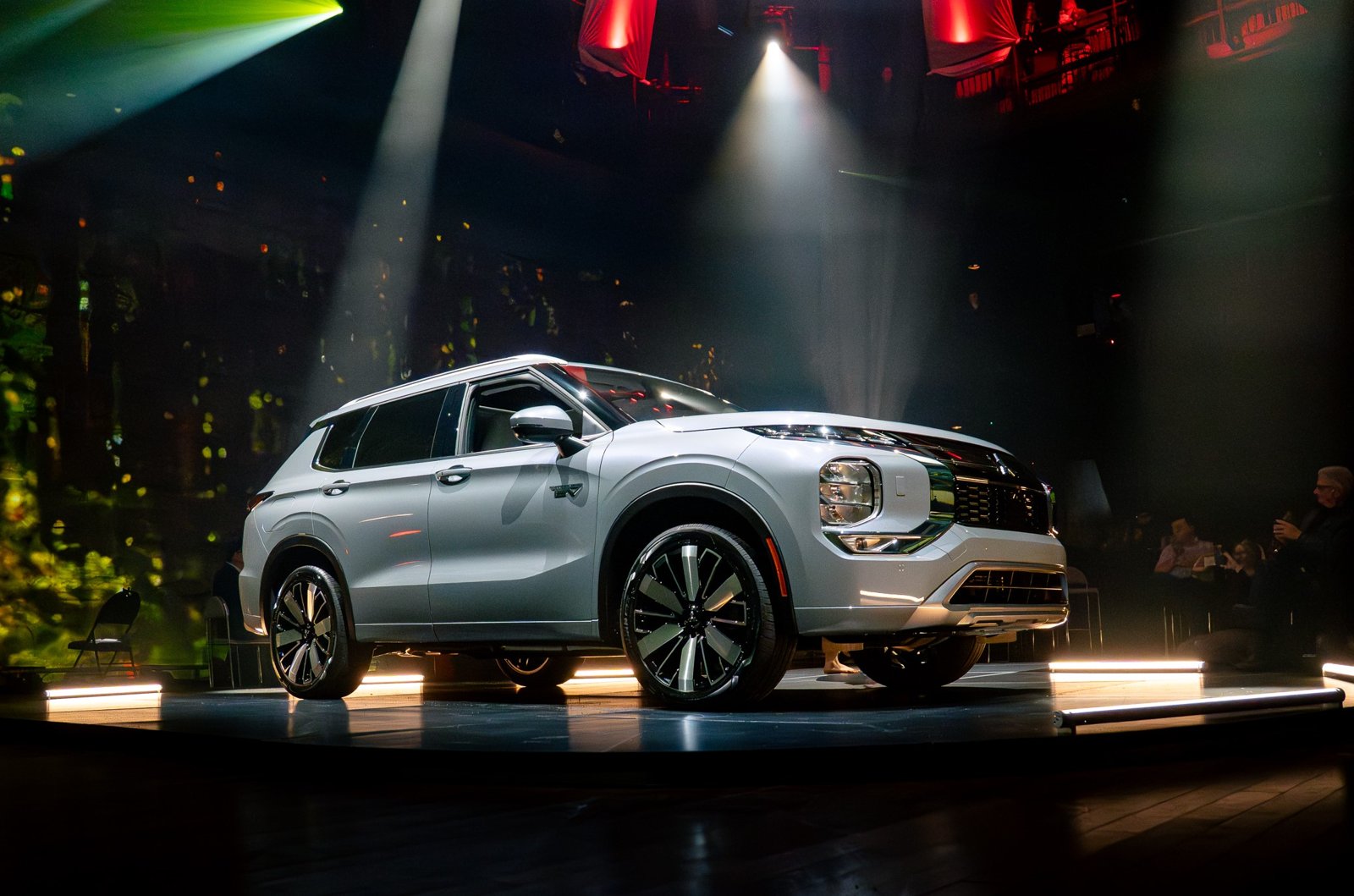Mitsubishi Lowers 2026 Outlander PHEV Base Price to $46,998 — Now EVAP Eligible