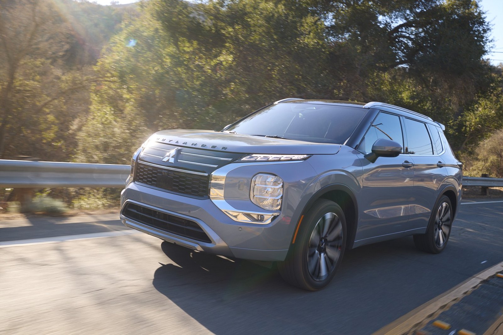Mitsubishi rappelle 27 918 Outlander au Canada en raison de l'écran de la caméra de recul