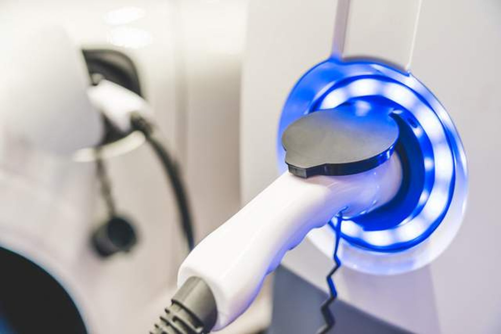 Wallbox et EDP Électrique Déploient 168 Bornes de Recharge à l'Aéroport International de Montréal