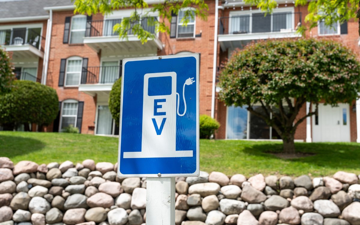 CCIC & Electric Mobility Canada Urge Ottawa to Triple Charger-Ready Parking in Condos
