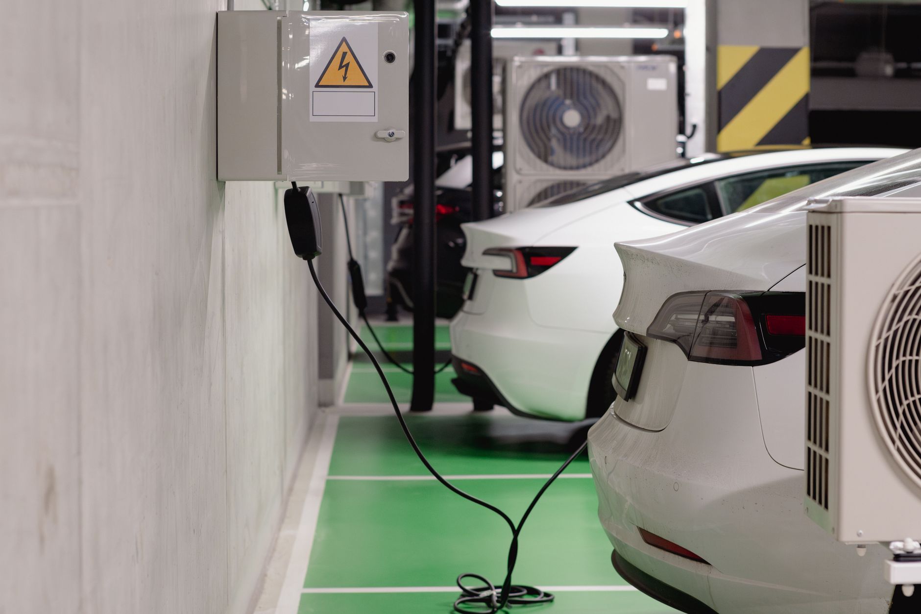 Les nouvelles règles de recharge de VÉ de l'Ontario pour les locateurs : ce qui a changé et qui est touché