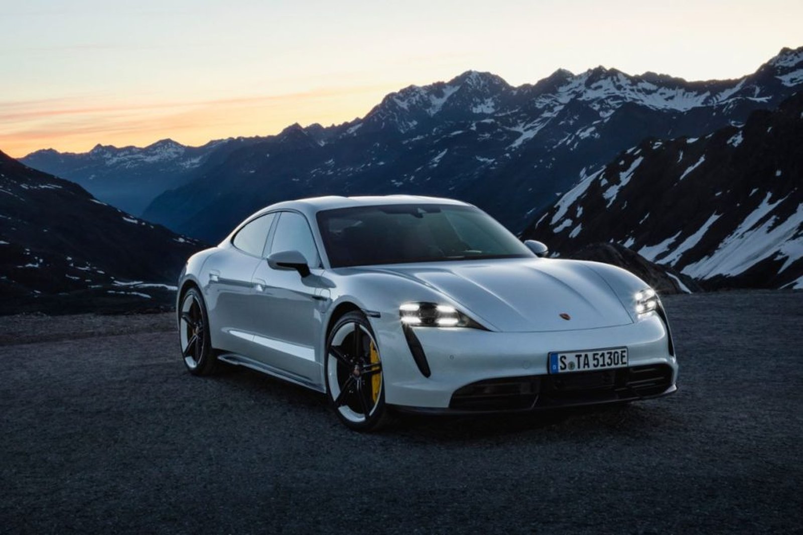 L'action collective sur les incendies de batterie de la Porsche Taycan va de l'avant malgré l'entente d'arbitrage