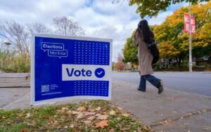 Les partis québécois divisés sur la stratégie VÉ à l'approche des élections de lundi : mandats, rabais, recharge en jeu