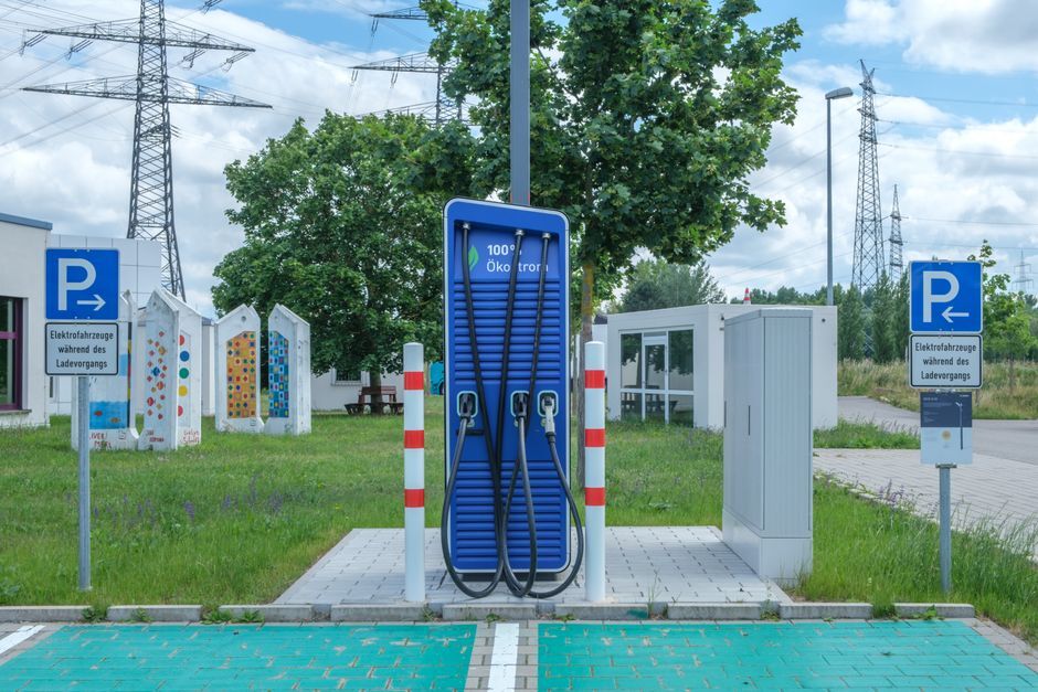 Rivian demande aux premiers propriétaires de R2 de suspendre la recharge rapide CC — ce que les acheteurs canadiens doivent savoir