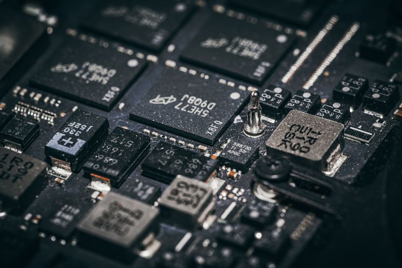Samsung commence la production d'essai de la puce AI5 de Tesla au Texas