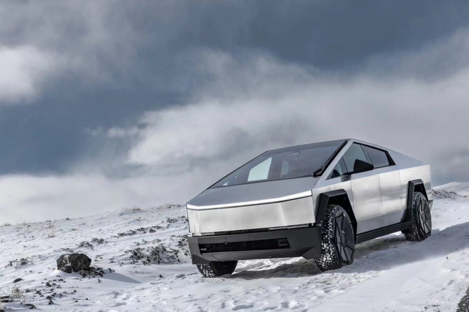 Tesla Cybertruck change les caches de rétroviseurs pour du plastique texturé