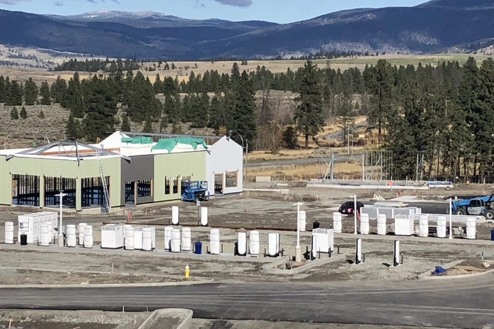 Tesla prévoit presque doubler le nombre de bornes Supercharger à Merritt, C.-B.
