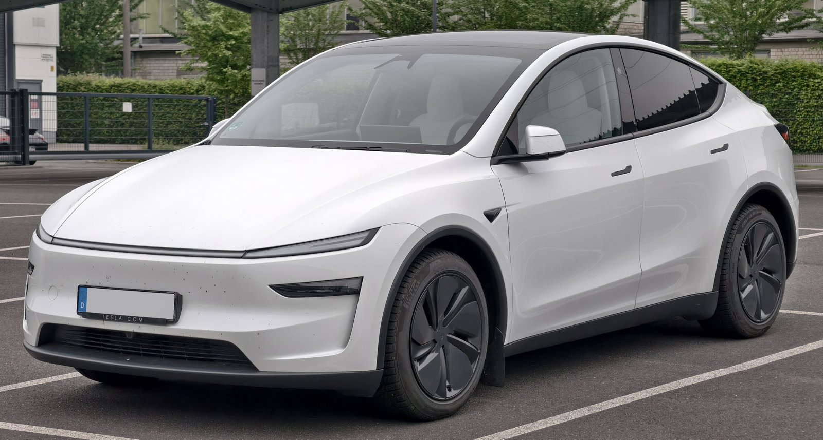 Tesla Model Y L: Canada-Bound Three-Row SUV Sets Real-World Range Record