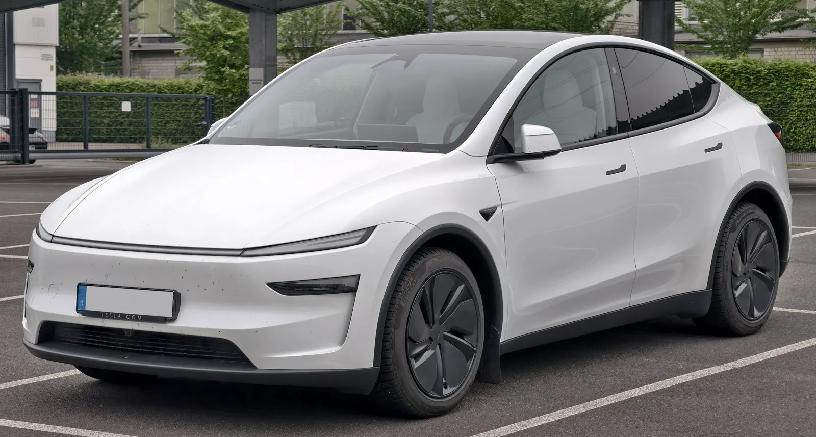 Tesla Model Y L: Canada-Bound Three-Row SUV Sets Real-World Range Record
