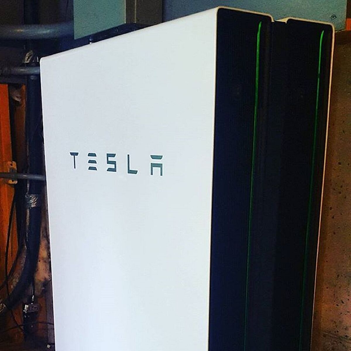 Tesla Powerwall in Canada 2026: Is It Worth It for Ontario and Quebec Homes?