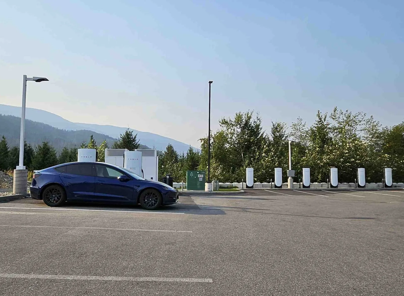 Tesla's New Sicamous Supercharger: 8 V4 Posts Open on the Trans-Canada Highway