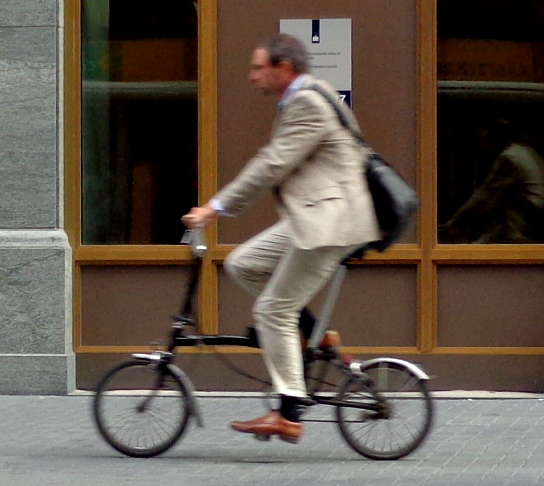 Cet fascinant vélo électrique pliant est plus léger que le vélo électrique le plus léger de Brompton