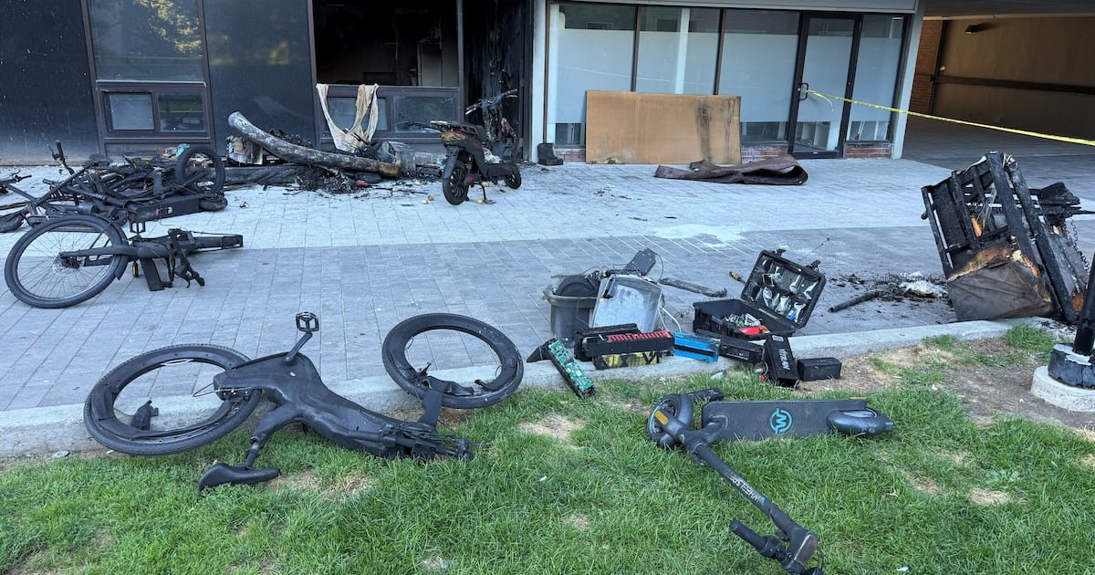 Deux feux de batteries lithium-ion en un après-midi : pourquoi le chef des pompiers de Toronto parle du plus grand risque de sécurité de la ville