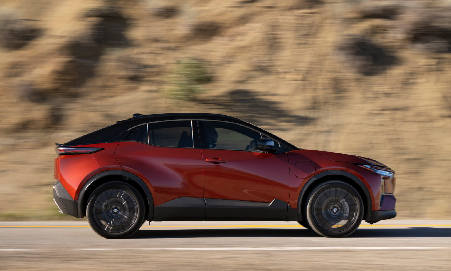 Toyota fixe les prix des VÉ C-HR et bZ Woodland 2027 au Canada : 47 972 $ et 62 987 $